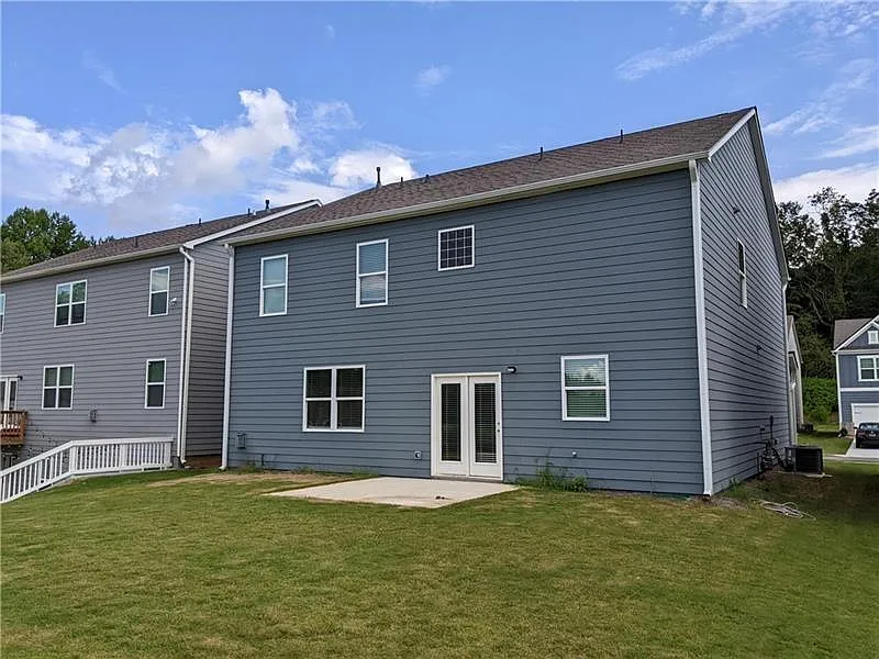 5 bed, 2.5 bath, 2804 sqft, $2,500 — Photo 4