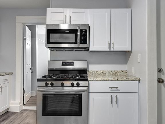 2nd image of 2050 Robin St APT 3