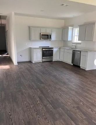 2nd image of 1004 Woodland Dr