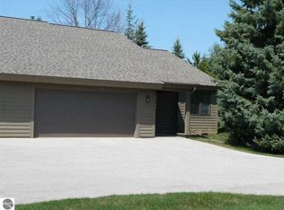 6527 Mission Rdg, Traverse City, MI 49686