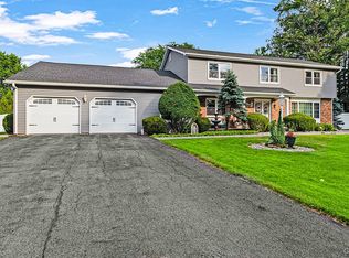 7 Woodstock Ct, New Hartford, NY 13413