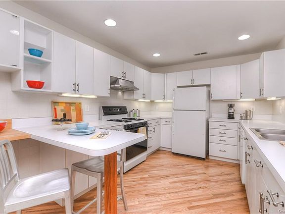 5th image of 42 Village Gate Way #42