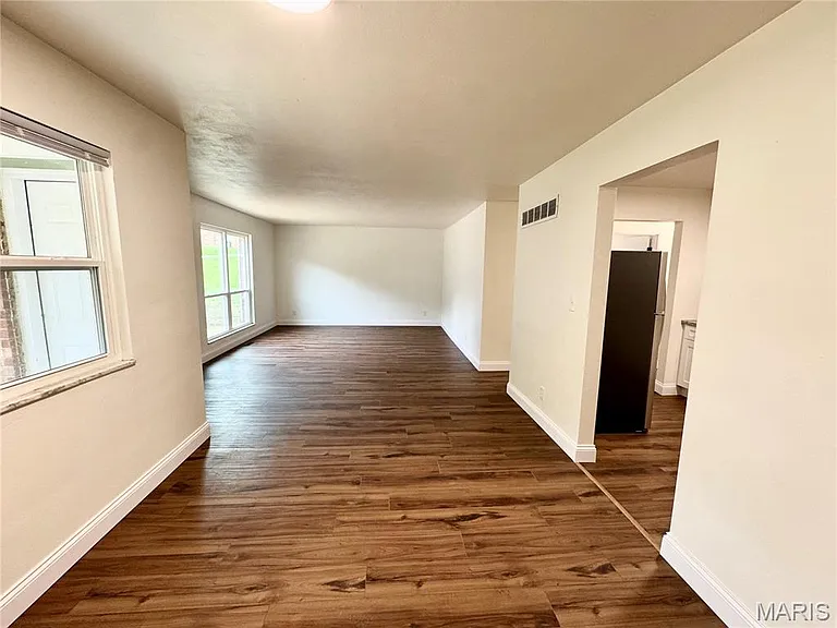 27 Nottingham Ln — Photo 3