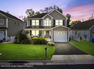 4 Lester Pl, Middletown, NJ 07748