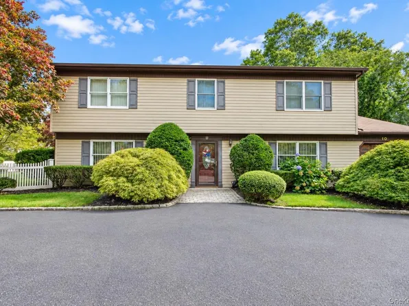 10 Marblestone, South Setauket, NY 11720