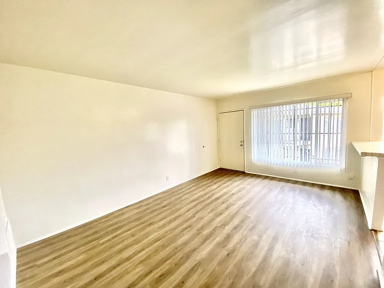 10203 England Ave #4 — Photo 10