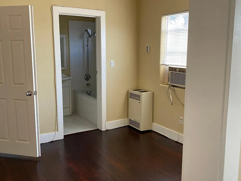 4525 Fountain Ave #105 — Photo 11