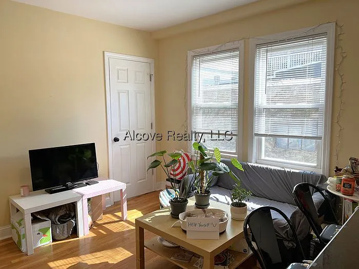 3 bed, 2.0 bath, $4,150 — Photo 2