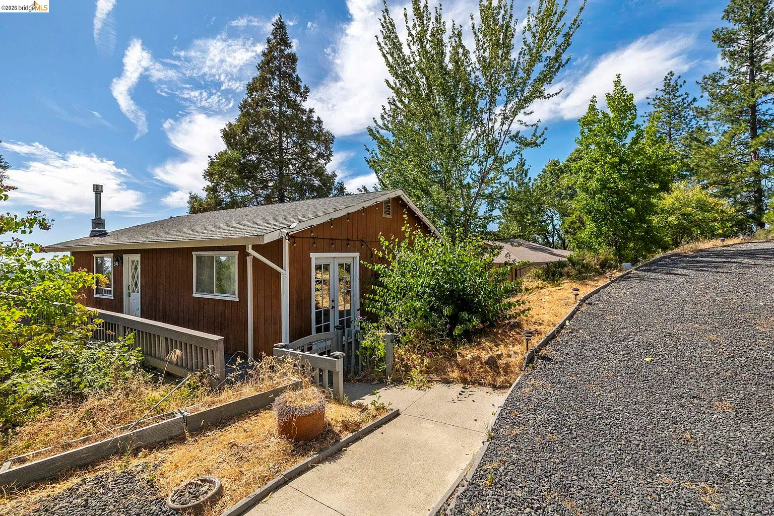 20165 Eastview Dr photo 1