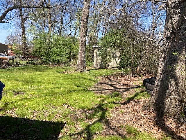 2nd image of 421 W Gordon Ave