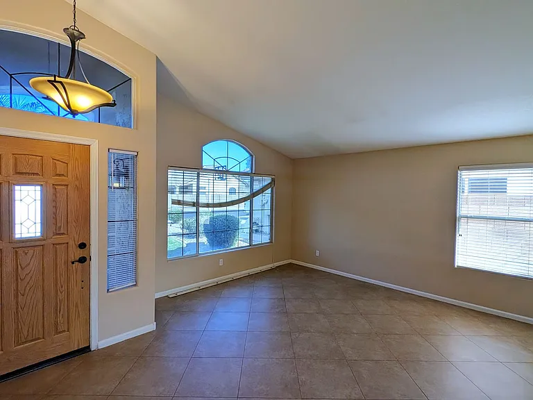 929 N Quail Ln — Photo 5
