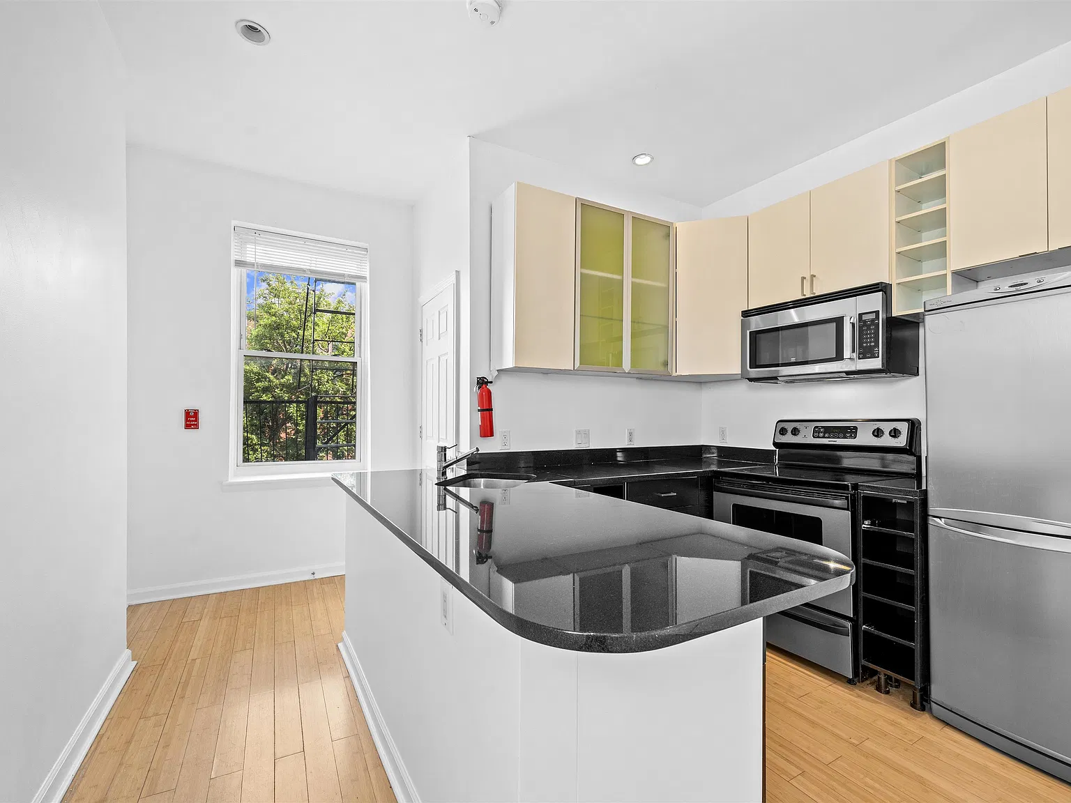 1 bed, 600 sqft, $2,306 — Photo 4