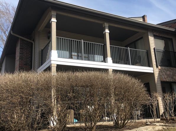18 Abbey Villa Cir, Fontana, WI 53125