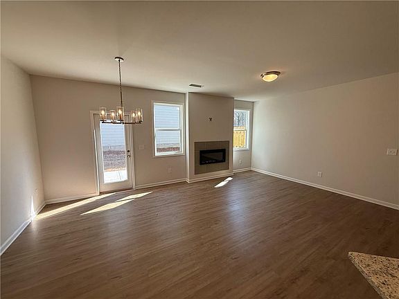 4th image of 5147 Longview Run