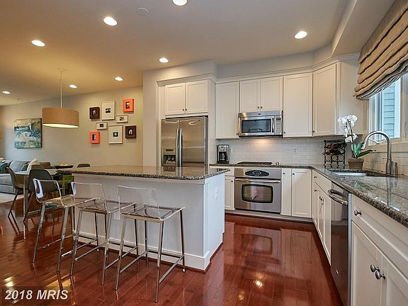 2nd image of 829 Wythe St