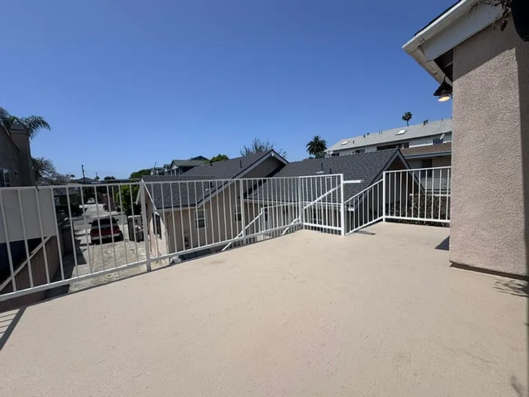 1120 Stanley Ave — Photo 25