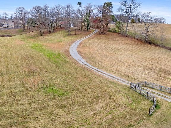 2nd image of 1231 Walker Rd