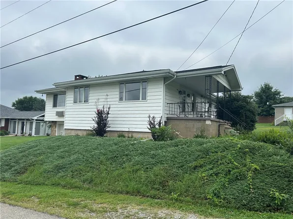 1416 Hawthorne St, Connellsville, PA 15425