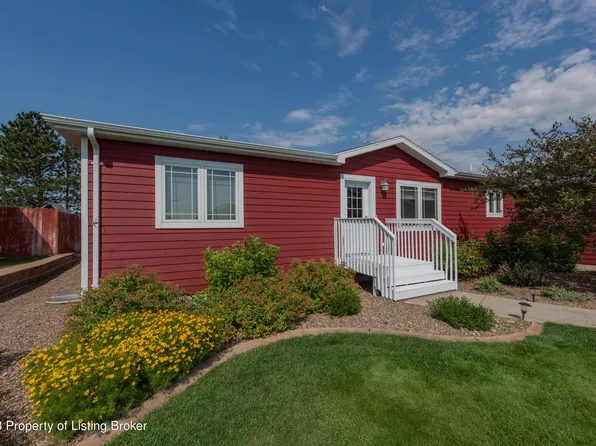607 5th St NW, South Heart, ND 58655