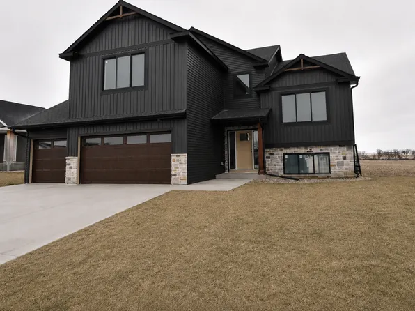 348 Highlands Ave, Zumbrota, MN 55992