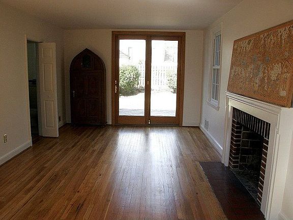 Living room, working fireplace