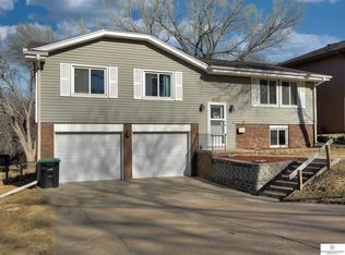 15038 Douglas Cir, Omaha, NE 68154