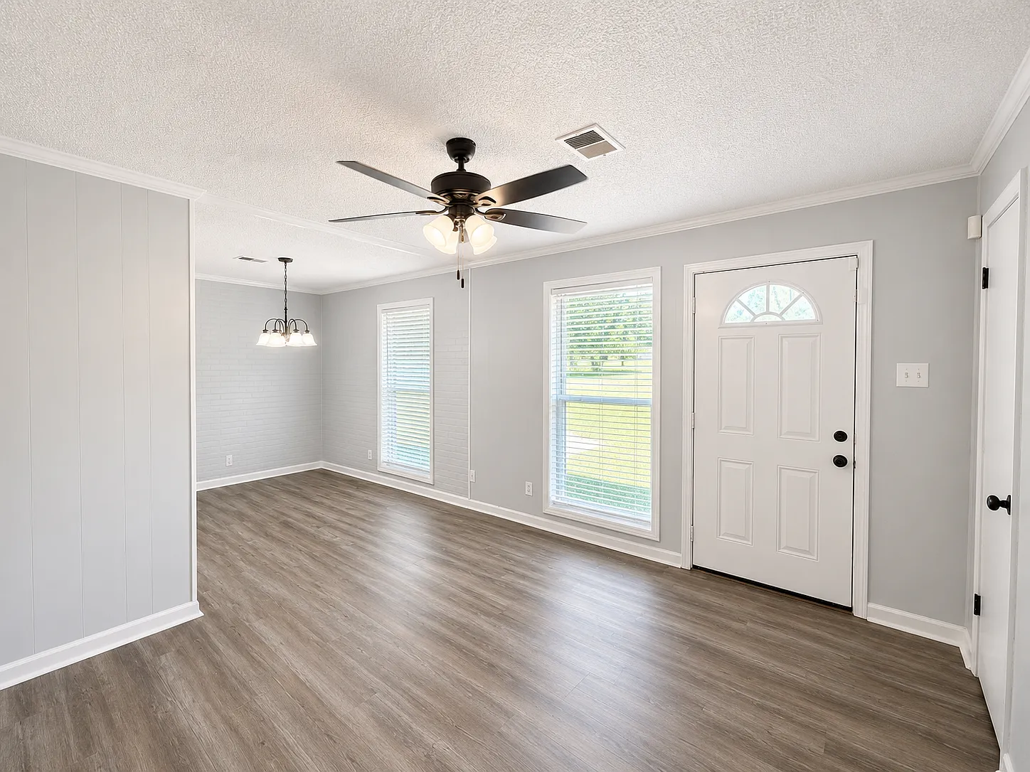 3 bed, 1026 sqft, $1,600 — Photo 2