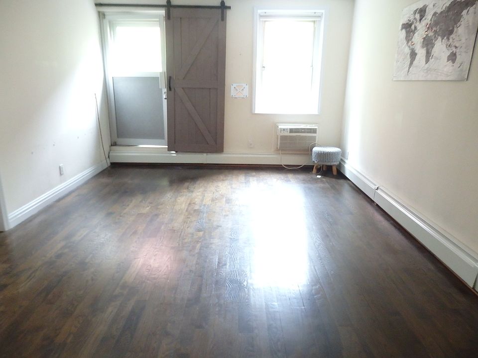 2nd image of 307 W 47th St APT 4F
