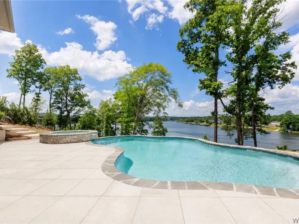 14922 Edgewater Dr, Northport, AL 35475