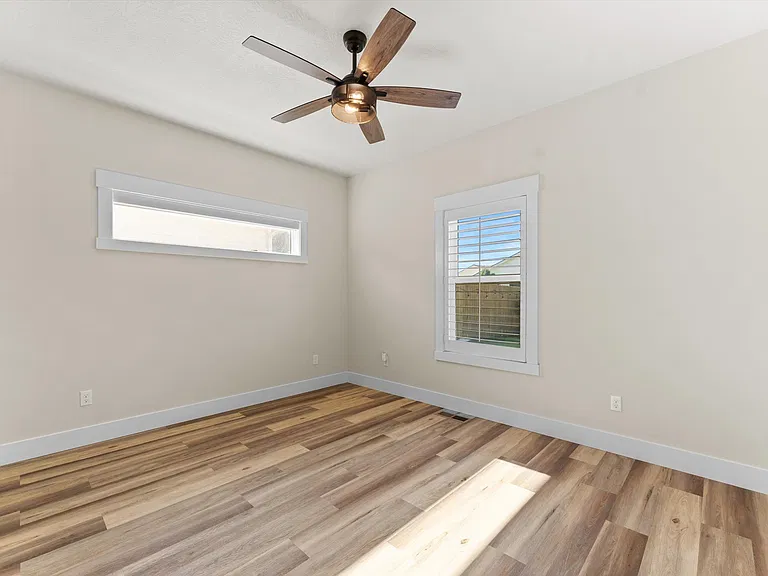 1065 SW Camille Dr — Photo 27