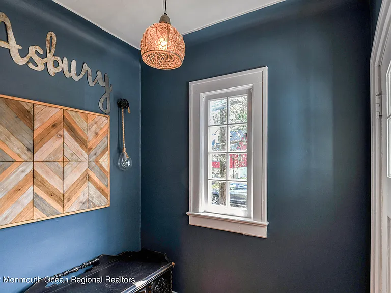 1505 Emory St #WINTER RENTAL — Photo 7