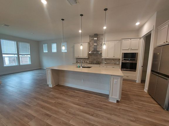 4th image of 401 Verbena Dr