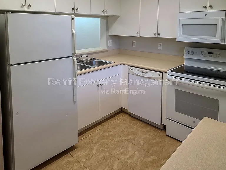 8513 Bernwood Cove Loop #208 — Photo 10