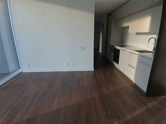 5th image of 15 Grenville St #803