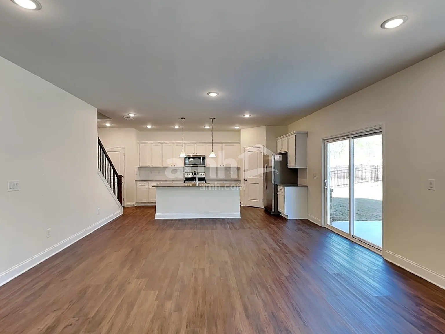 4 bed, 3.0 bath, 2513 sqft, $2,750 — Photo 4