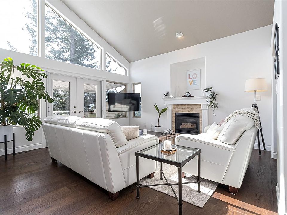 1st image of 150 Rainbow Cres