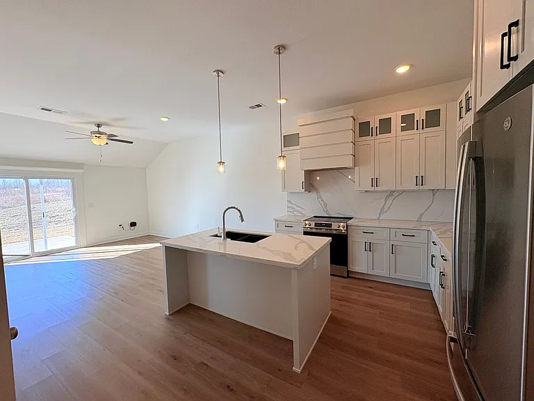 9301 N Lenox Ave — Photo 1