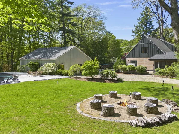 9626 Union Pier Rd, Union Pier, MI 49129