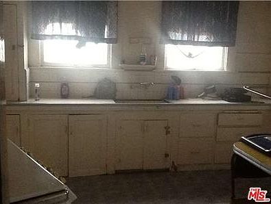 5th image of 731 E 51st St
