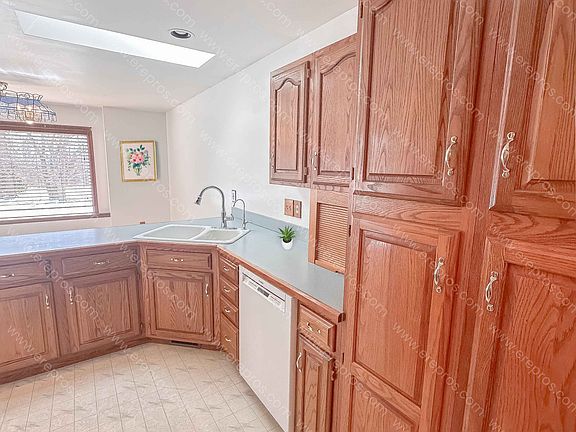 5th image of 9307 Hill Rd