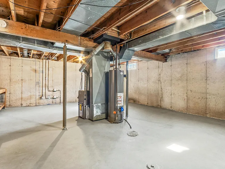 1302 N Gammon Rd — Photo 24