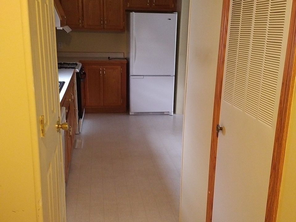 Entry into kitchen