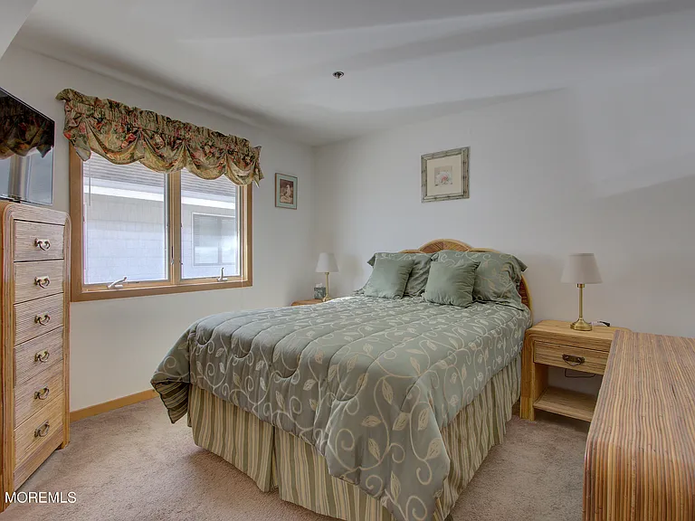 900 Ocean Ave #24 — Photo 32