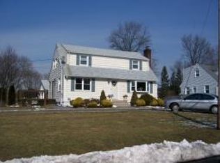 18 Ridgedale Ave W, East Hanover, NJ 07936