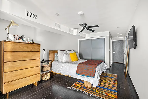 Rented by SERHANT. | media 8