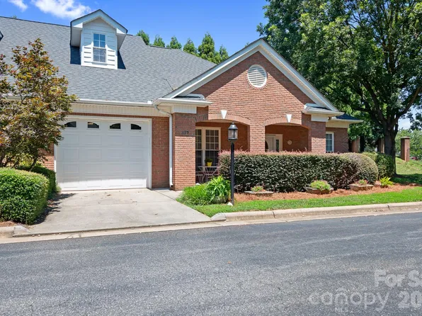 215 Knops Nob Rd, Mooresville, NC 28115