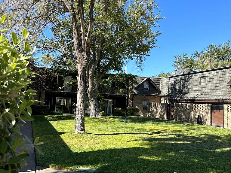 350 Thunderbird Dr #14 — Photo 22