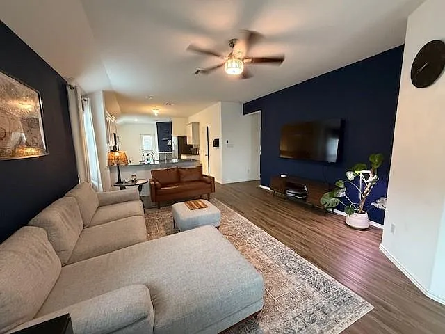 204 Longbridge Dr — Photo 4