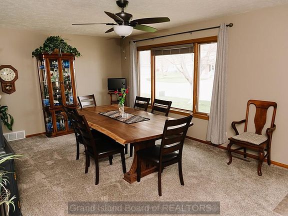 3rd image of 4011 Boston Cir