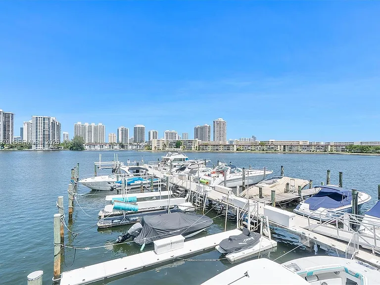 18031 Biscayne Blvd #1401 — Photo 45
